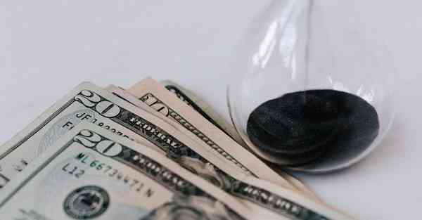 人工智能机器人和人谈恋爱