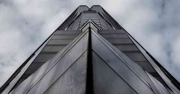 人工智能机器人和人谈恋爱