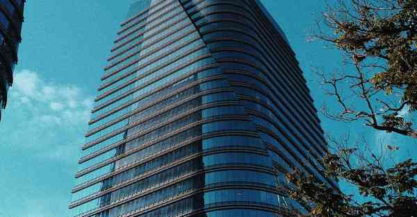 人工智能机器人和人谈恋爱