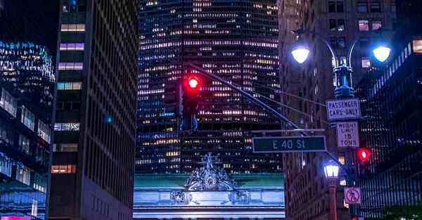 人工智能机器人和人谈恋爱