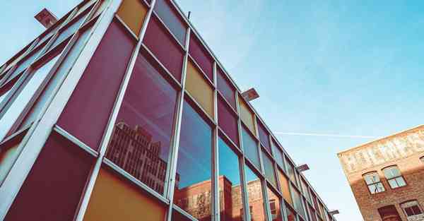 人工智能机器人和人谈恋爱