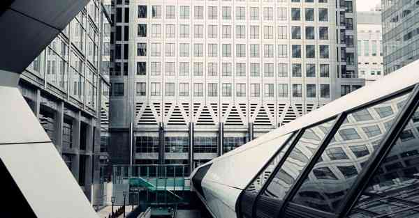 人工智能机器人和人谈恋爱