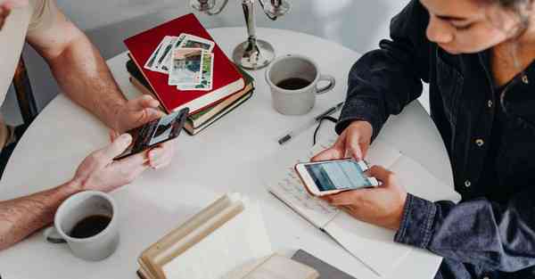 父母不会玩智能机器人了