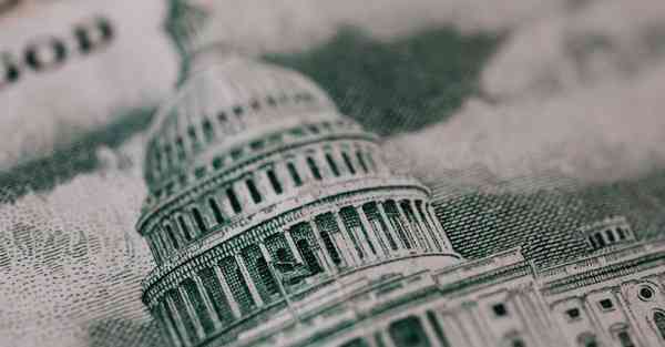 人工智能机器人和人谈恋爱