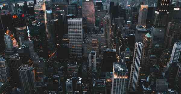 人工智能机器人和人谈恋爱