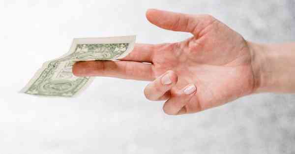 人工智能机器人和人谈恋爱