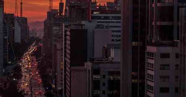 人工智能机器人和人谈恋爱