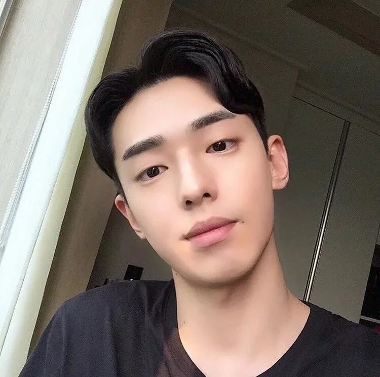 蒋露心哲