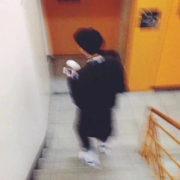 屈瑗邦纪